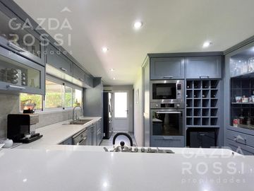 Casa con piscina en Echeverria Del Lago fondo a pulmón verde