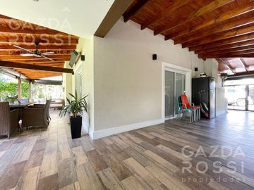 Casa con piscina en Echeverria Del Lago fondo a pulmón verde