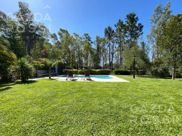 Casa con piscina en Echeverria Del Lago fondo a pulmón verde