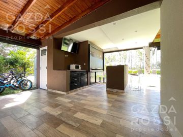 Casa con piscina en Echeverria Del Lago fondo a pulmón verde