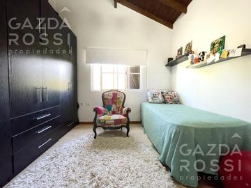 Casa con piscina en Echeverria Del Lago fondo a pulmón verde