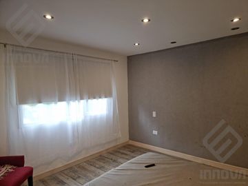 Casa  en venta Bariloche- 5 Ambientes , Barrio Cerrado,  km 6 entre Av, Pioneros y Av, Bustillo