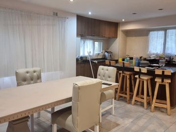 Casa  en venta Bariloche- 5 Ambientes , Barrio Cerrado,  km 6 entre Av, Pioneros y Av, Bustillo