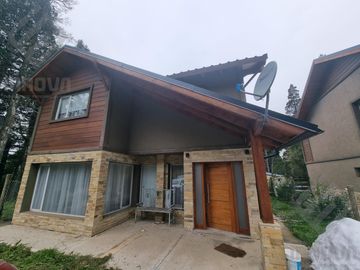 Casa  en venta Bariloche- 5 Ambientes , Barrio Cerrado,  km 6 entre Av, Pioneros y Av, Bustillo