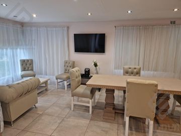 Casa  en venta Bariloche- 5 Ambientes , Barrio Cerrado,  km 6 entre Av, Pioneros y Av, Bustillo