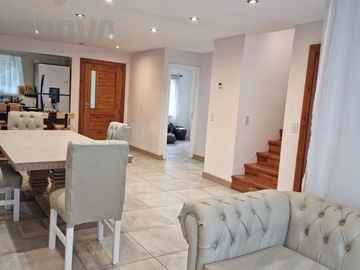 Casa  en venta Bariloche- 5 Ambientes , Barrio Cerrado,  km 6 entre Av, Pioneros y Av, Bustillo