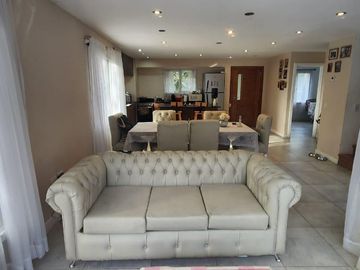 Casa  en venta Bariloche- 5 Ambientes , Barrio Cerrado,  km 6 entre Av, Pioneros y Av, Bustillo