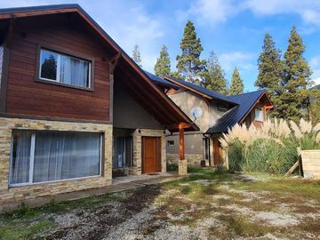 Casa  en venta Bariloche- 5 Ambientes , Barrio Cerrado,  km 6 entre Av, Pioneros y Av, Bustillo