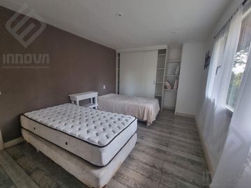 Casa  en venta Bariloche- 5 Ambientes , Barrio Cerrado,  km 6 entre Av, Pioneros y Av, Bustillo