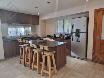 Casa  en venta Bariloche- 5 Ambientes , Barrio Cerrado,  km 6 entre Av, Pioneros y Av, Bustillo