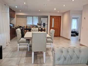 Casa  en venta Bariloche- 5 Ambientes , Barrio Cerrado,  km 6 entre Av, Pioneros y Av, Bustillo