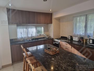 Casa  en venta Bariloche- 5 Ambientes , Barrio Cerrado,  km 6 entre Av, Pioneros y Av, Bustillo