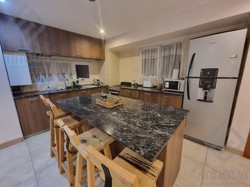 Casa  en venta Bariloche- 5 Ambientes , Barrio Cerrado,  km 6 entre Av, Pioneros y Av, Bustillo