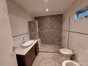 Casa  en venta Bariloche- 5 Ambientes , Barrio Cerrado,  km 6 entre Av, Pioneros y Av, Bustillo