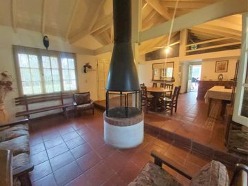 Hermosa Casa Quinta En Venta ¡3.000 m2 de terreno! Barrio Parque Exaltación