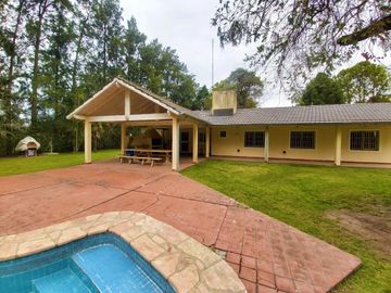 Hermosa Casa Quinta En Venta ¡3.000 m2 de terreno! Barrio Parque Exaltación