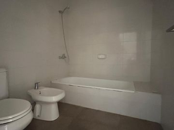 VENTA CON RENTA HASTA JULIO 2026 . Muy buen departamento en Bosque Alto