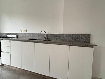 VENTA CON RENTA HASTA JULIO 2026 . Muy buen departamento en Bosque Alto
