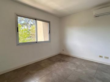VENTA CON RENTA HASTA JULIO 2026 . Muy buen departamento en Bosque Alto