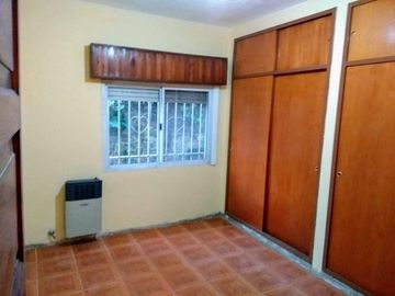 Casa en venta - 4 dormitorios 2 baños - patio - 130 mts2 - Luis Guillon
