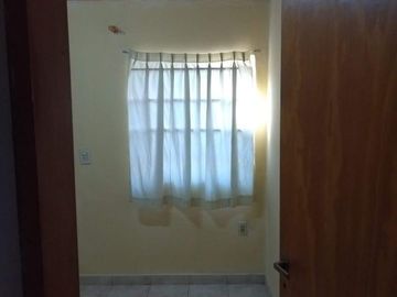 Casa en venta - 4 dormitorios 2 baños - patio - 130 mts2 - Luis Guillon
