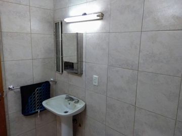 Casa en venta - 4 dormitorios 2 baños - patio - 130 mts2 - Luis Guillon