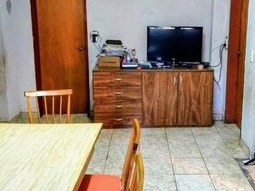 Casa en venta - 4 dormitorios 2 baños - patio - 130 mts2 - Luis Guillon