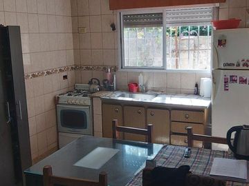 Casa en venta - 4 dormitorios 2 baños - patio - 130 mts2 - Luis Guillon