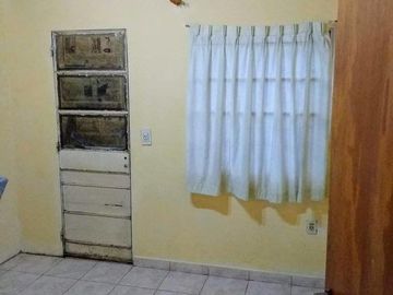 Casa en venta - 4 dormitorios 2 baños - patio - 130 mts2 - Luis Guillon