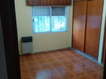 Casa en venta - 4 dormitorios 2 baños - patio - 130 mts2 - Luis Guillon