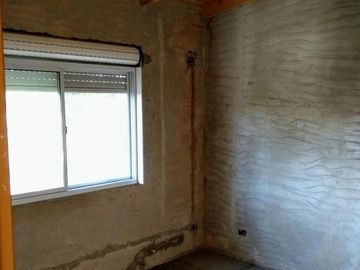 Casa en venta - 4 dormitorios 2 baños - patio - 130 mts2 - Luis Guillon