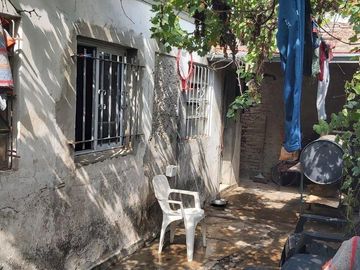 Casa en venta - 4 dormitorios 2 baños - patio - 130 mts2 - Luis Guillon