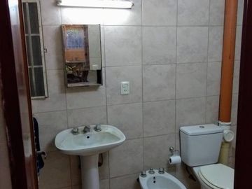 Casa en venta - 4 dormitorios 2 baños - patio - 130 mts2 - Luis Guillon