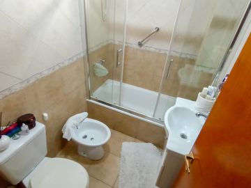 Venta Departamento en Lanús Oeste 3 ambientes con baño y toilette