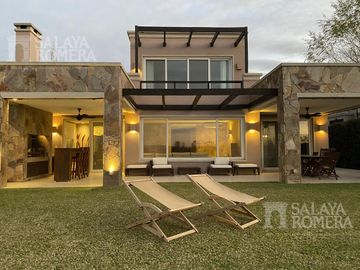 Excelente Casa  de 5 Ambientes  Isla Santa Monica