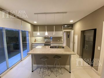 Excelente Casa  de 5 Ambientes  Isla Santa Monica