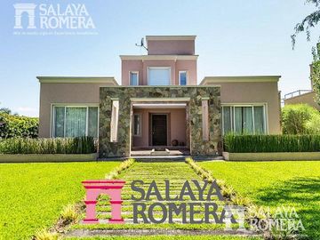 Excelente Casa  de 5 Ambientes  Isla Santa Monica