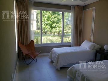Excelente Casa  de 5 Ambientes  Isla Santa Monica