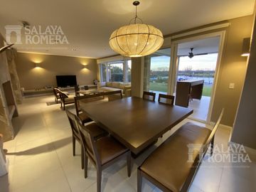Excelente Casa  de 5 Ambientes  Isla Santa Monica