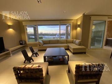 Excelente Casa  de 5 Ambientes  Isla Santa Monica
