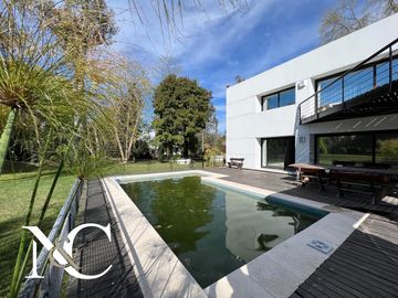 Casa en venta en Abril Club De Campo