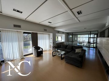 Casa en venta en Abril Club De Campo