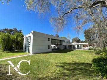 Casa en venta en Abril Club De Campo