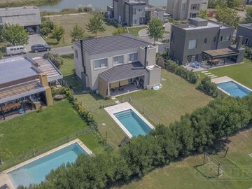 Casa En El Canton -  Barrio  Puerto PG