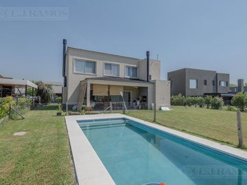 Casa En El Canton -  Barrio  Puerto PG