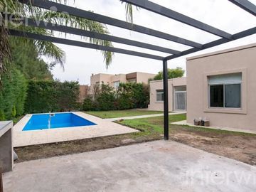 Casa - 5 ambientes con cochera - FINCAS IRAOLA 2 - Berazategui - VENTA