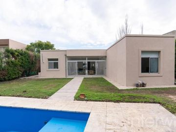Casa - 5 ambientes con cochera - FINCAS IRAOLA 2 - Berazategui - VENTA