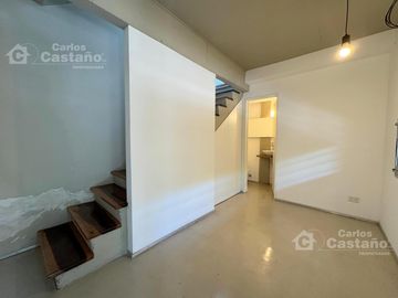 Depto. en Dúplex, 2/3 Amb. a Estrenar con Parrilla, Cochera y Balcón