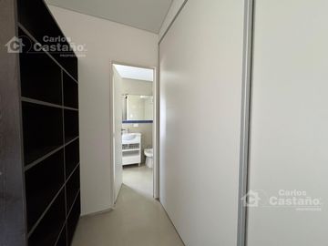 Depto. en Dúplex, 2/3 Amb. a Estrenar con Parrilla, Cochera y Balcón
