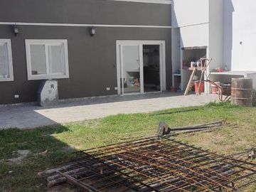 Casa 4 ambientes Ituzaingo Norte